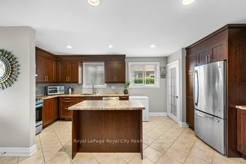 758 Annamore Road, Mississauga, ON L4Y 2V7