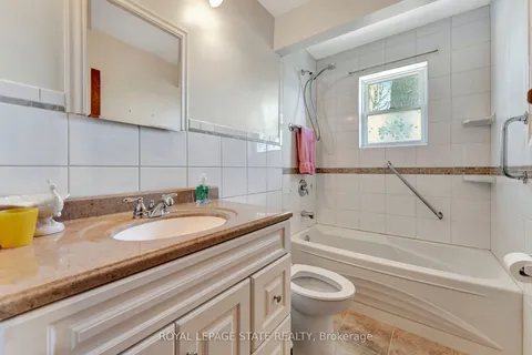 429 Norrie Crescent, Burlington, ON L7L 3S4