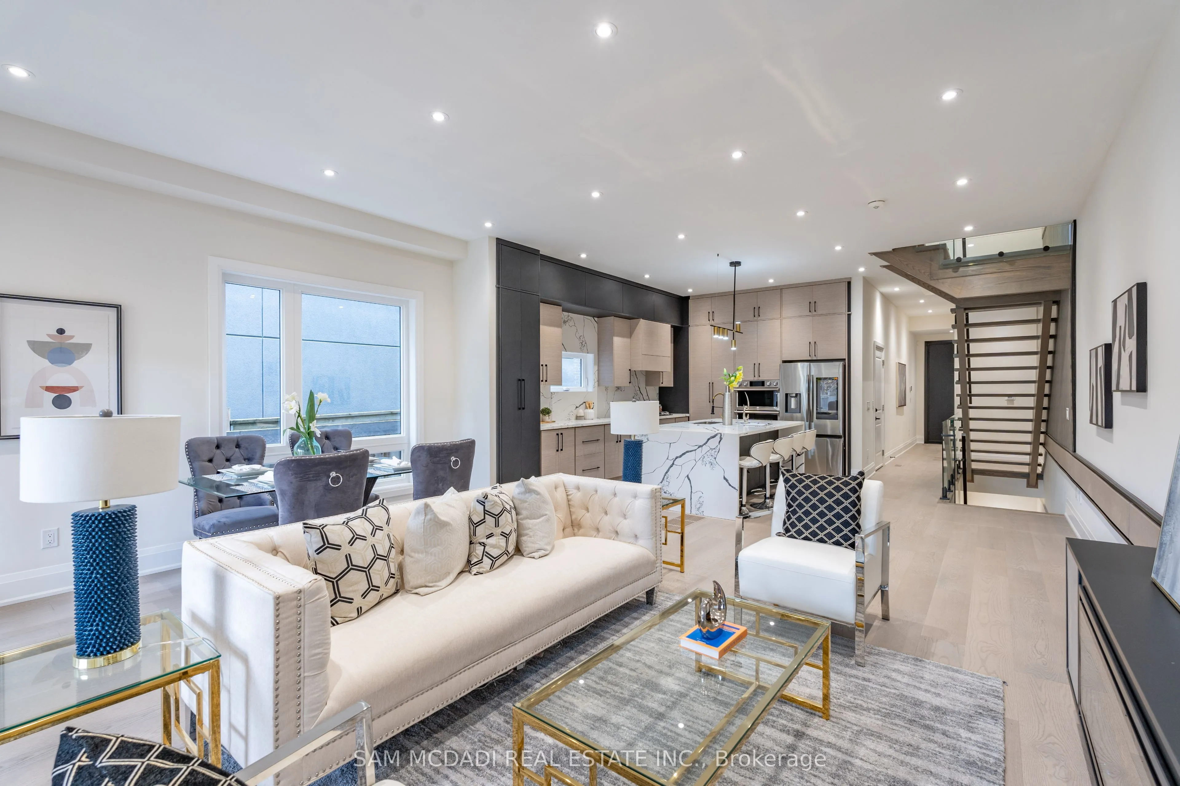 23A Maple Avenue, Mississauga, ON L5H 2S1