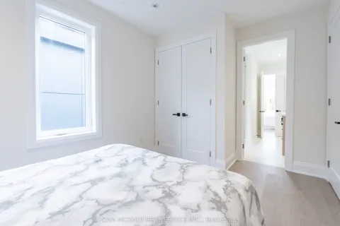 23A Maple Avenue, Mississauga, ON L5H 2S1