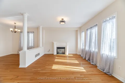 18 Templeton Court, Brampton, ON L6P 3B2
