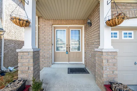 18 Templeton Court, Brampton, ON L6P 3B2