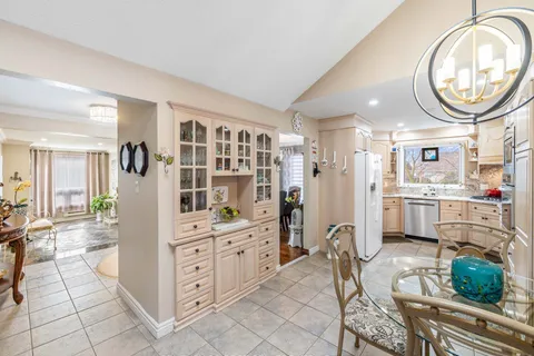 15 Blackthorn Lane, Brampton, ON L6V 3K7