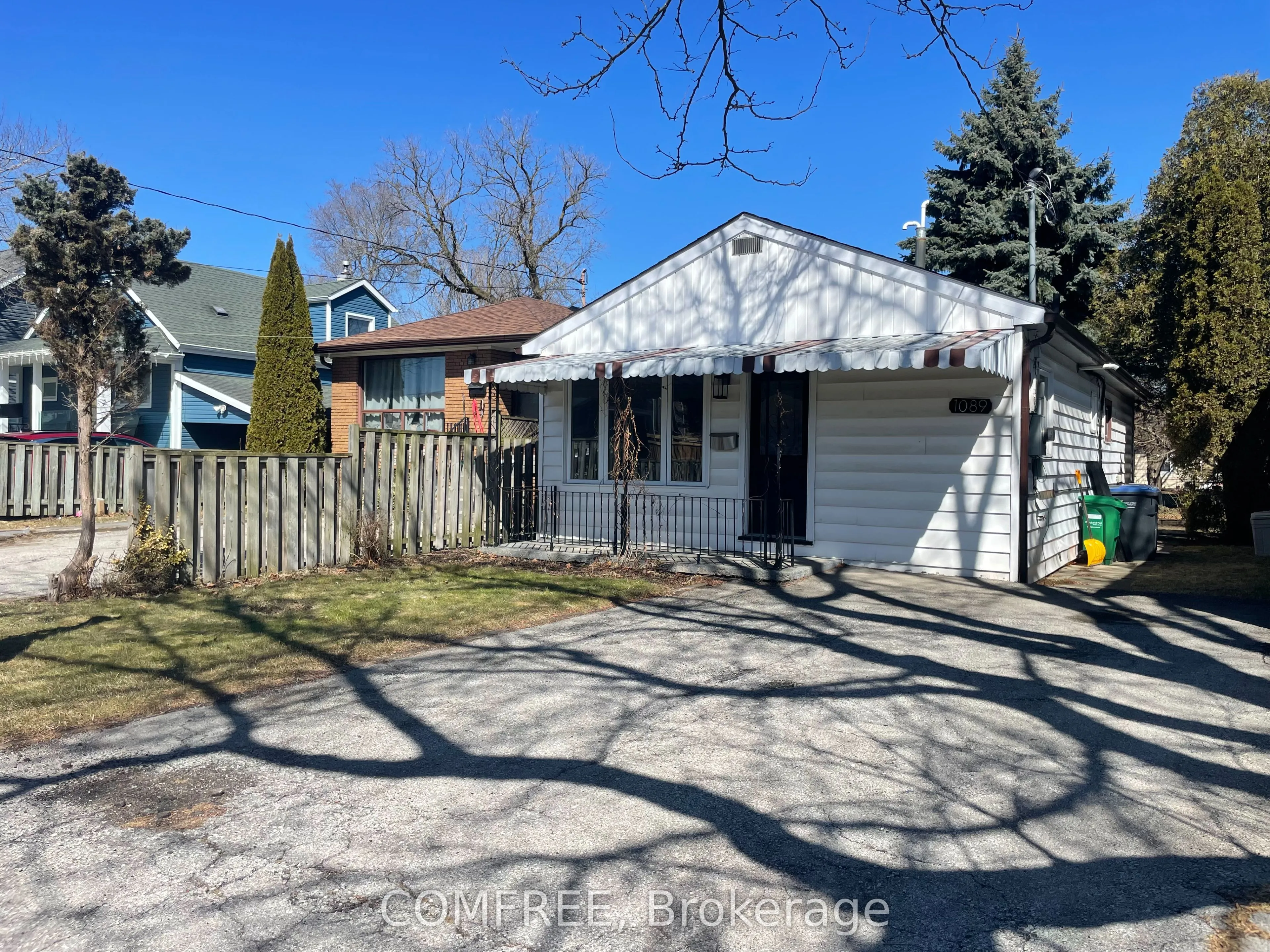 1089 Meredith Avenue, Mississauga, ON L5E 2C8