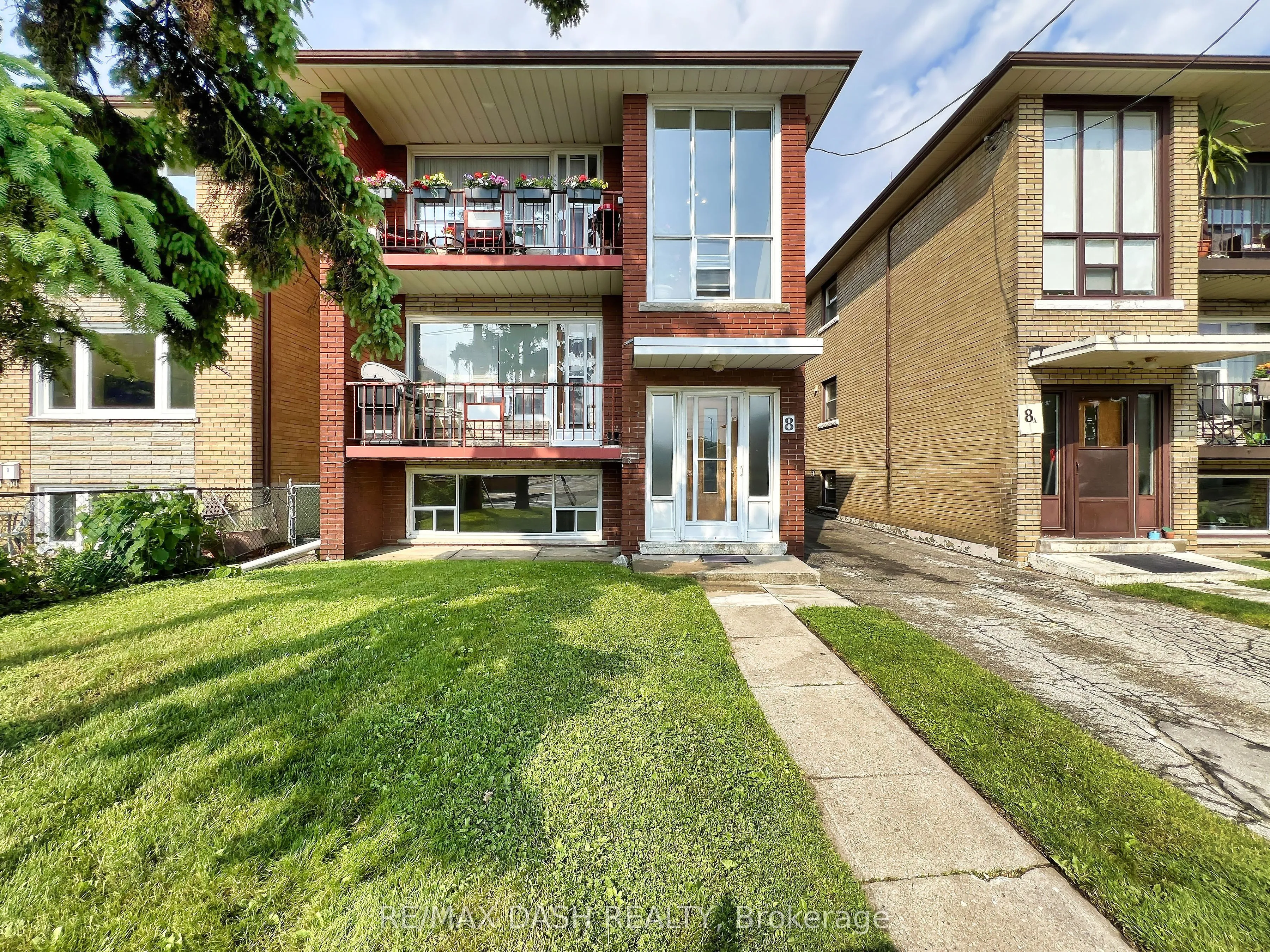 8 Nineteenth Street, Toronto, ON M8V 3L3