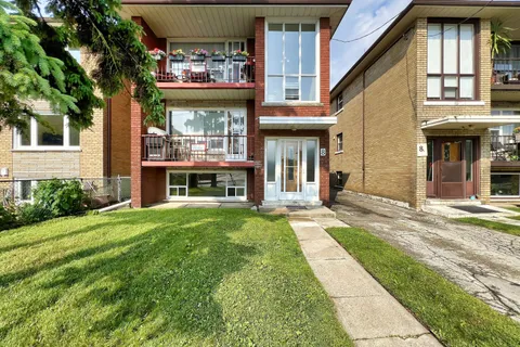 8 Nineteenth Street, Toronto, ON M8V 3L3