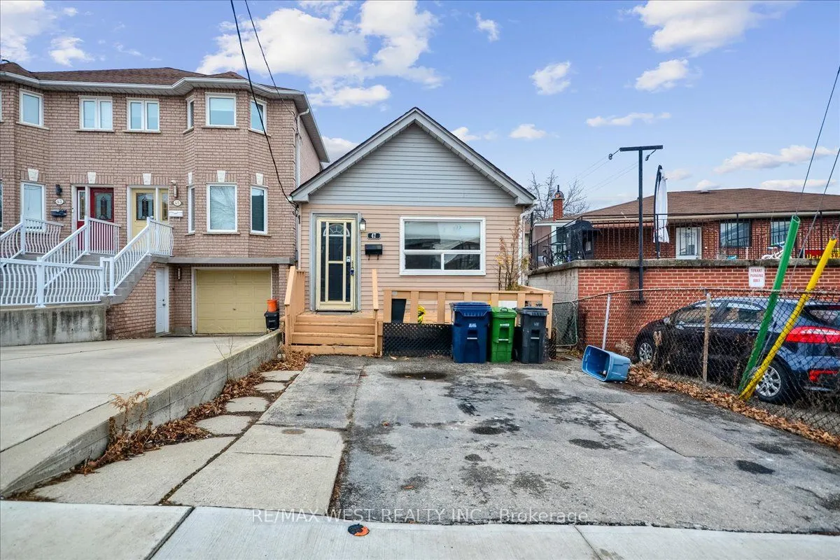 47 Harlton Crescent, Toronto, ON M6M 1L2