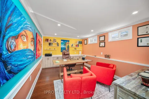 17 Hardwick Court, Toronto, ON M9C 4G5