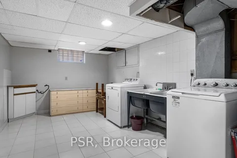 1197 Greyowl Point, Mississauga, ON L4Y 2W3