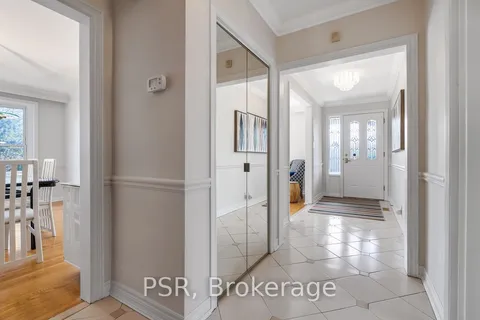 1197 Greyowl Point, Mississauga, ON L4Y 2W3