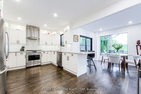 1319 Greeneagle Drive, Oakville, ON L6M 2N1