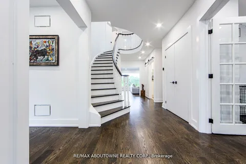 1319 Greeneagle Drive, Oakville, ON L6M 2N1