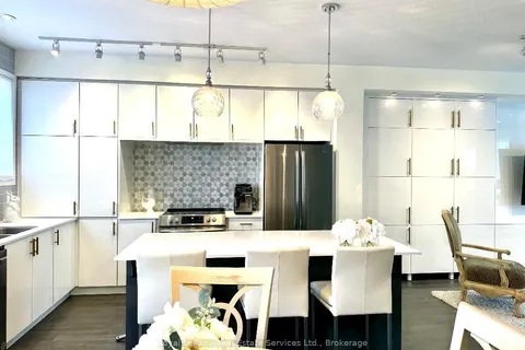 3095 Ernest Appelbe Boulevard, Oakville, ON L6H 0P3