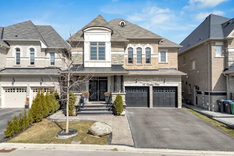 14 Canary Close, Brampton, ON L6X 5L1
