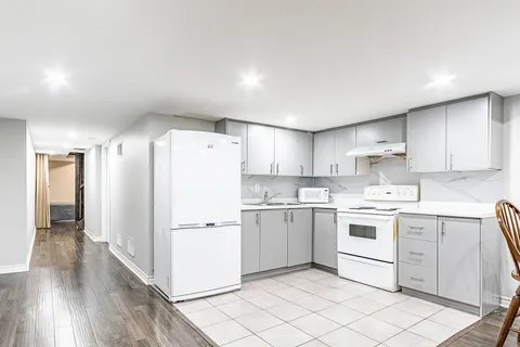 14 Canary Close, Brampton, ON L6X 5L1