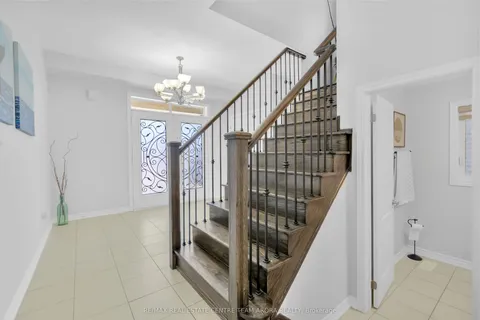14 Canary Close, Brampton, ON L6X 5L1