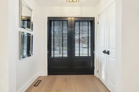 312 Slade Crescent, Oakville, ON L6K 3R4