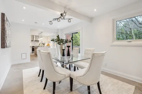 312 Slade Crescent, Oakville, ON L6K 3R4