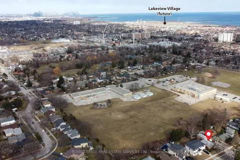 1361 Kenmuir Avenue, Mississauga, ON L5G 4B3