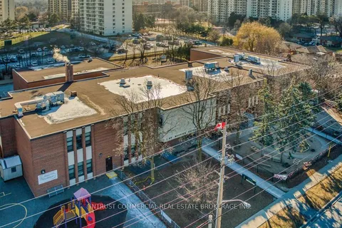 74 Kingsview Boulevard, ON M9R 1T9