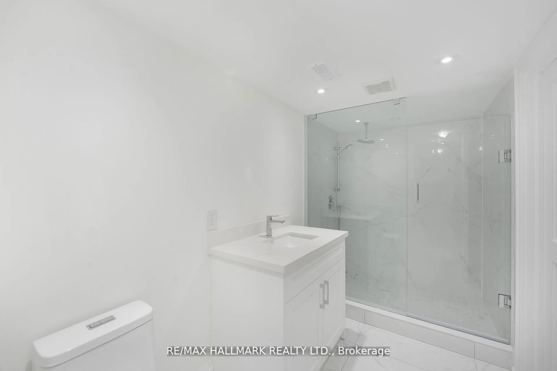 42 Agar Crescent, Toronto, ON M9B 5A6