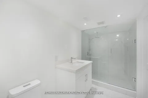 42 Agar Crescent, Toronto, ON M9B 5A6