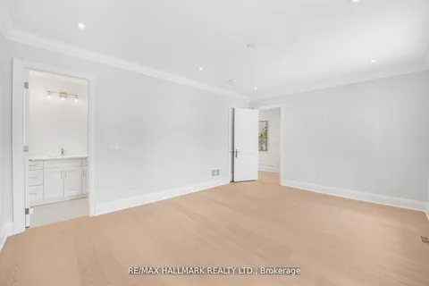 42 Agar Crescent, Toronto, ON M9B 5A6
