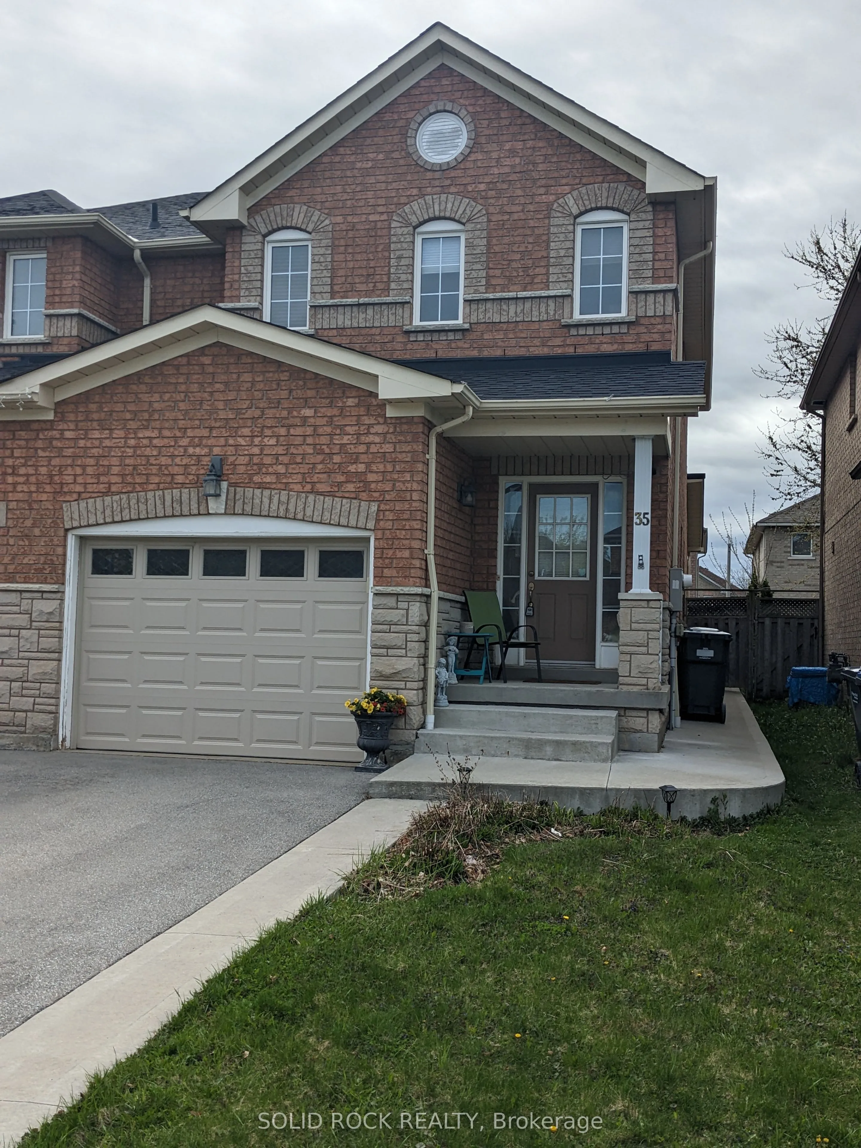 35 Prince Crescent, Brampton, ON L7A 2C8