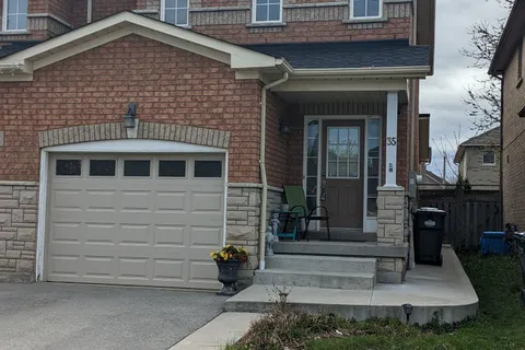 35 Prince Crescent, Brampton, ON L7A 2C8