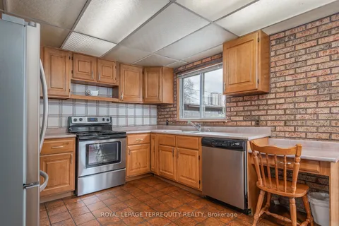 36 Breadner Drive, Toronto, ON M9R 3M4