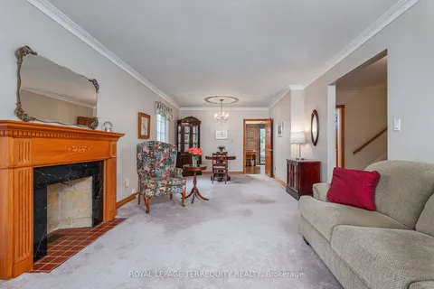 36 Breadner Drive, Toronto, ON M9R 3M4