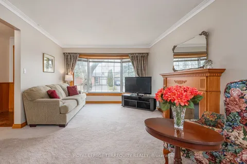 36 Breadner Drive, Toronto, ON M9R 3M4