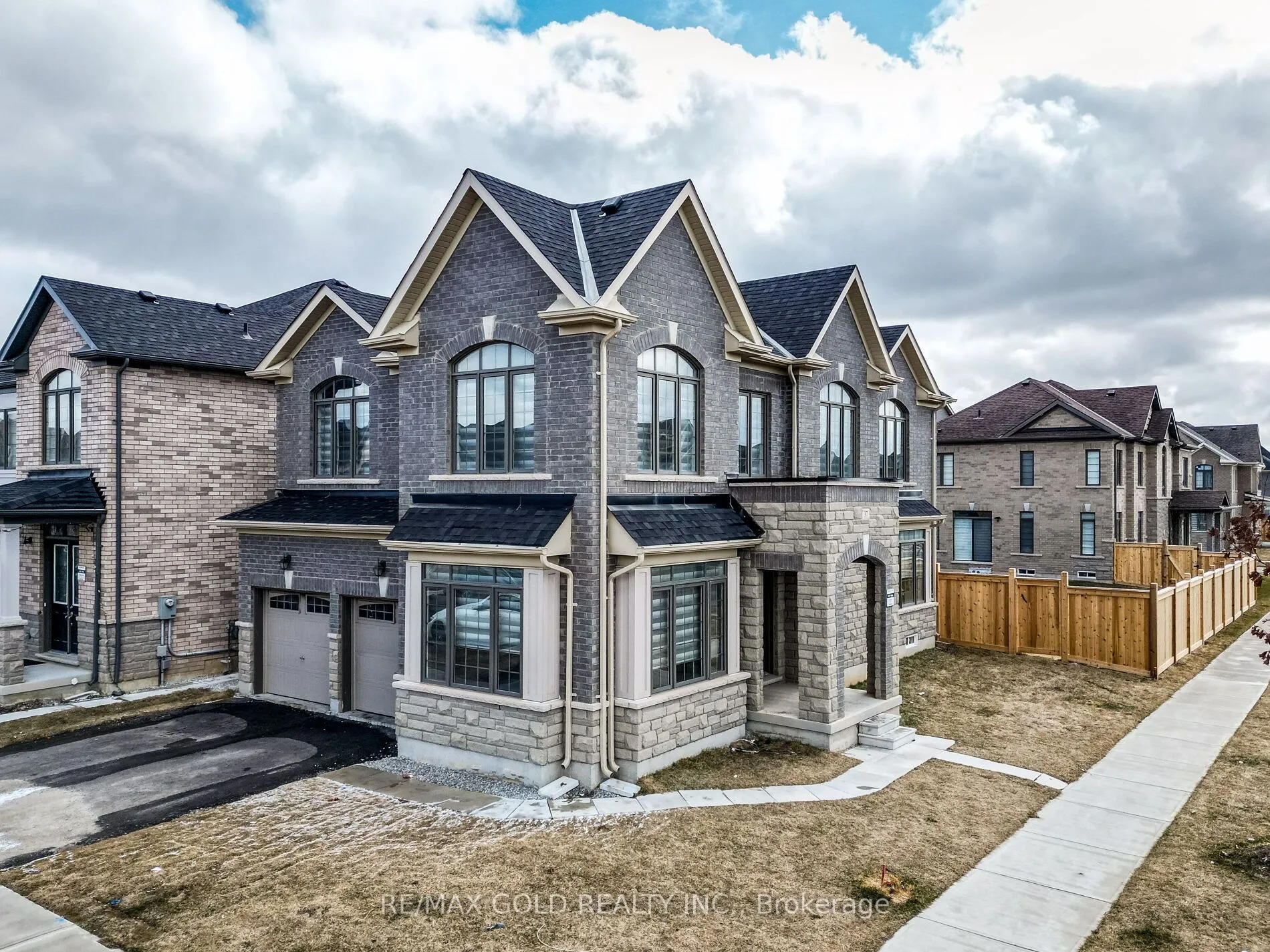 37 Peak Drive, Brampton, ON L6X 5S5