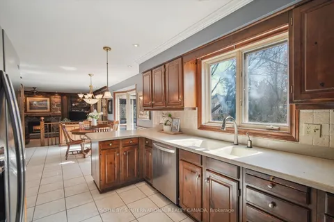 1970 Fieldgate Drive, Burlington, ON L7P 3H6