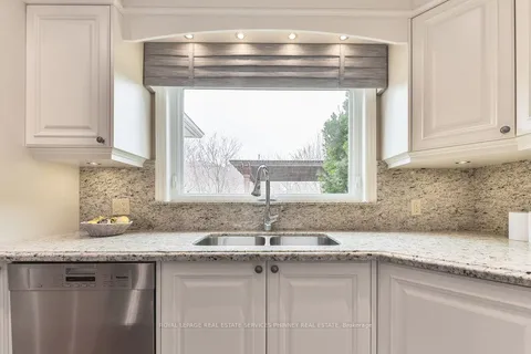 2289 Beejay Court, Mississauga, ON L5M 2N6
