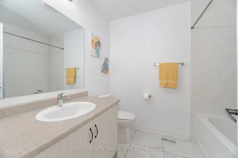 12 Faye Street, Brampton, ON L6P 4M9