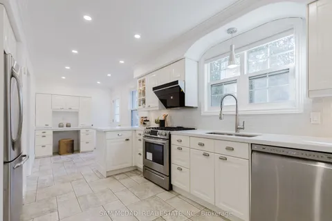 3325 Lakeshore Road, Burlington, ON L7N 1B1