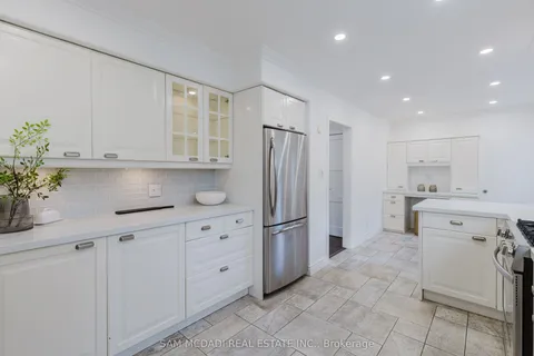3325 Lakeshore Road, Burlington, ON L7N 1B1