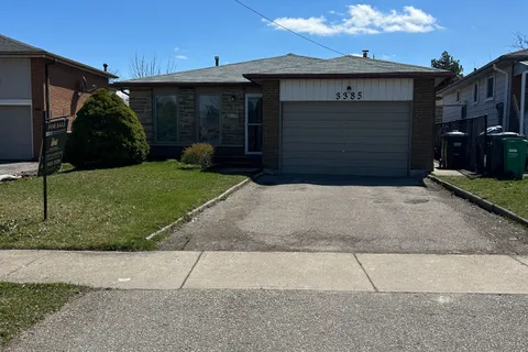 3385 Monica Drive, Mississauga, ON L4T 3E6