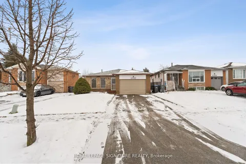 3385 Monica Drive, Mississauga, ON L4T 3E6