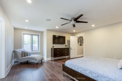1390 Meadow Green Court, ON L5H 4J3
