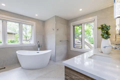 1390 Meadow Green Court, ON L5H 4J3