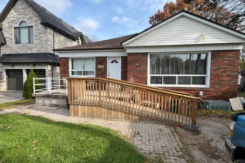 1481 Myron Drive, Mississauga, ON L5E 2N5