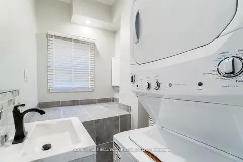 31 Tyndall Avenue, Toronto, ON M6K 2E9