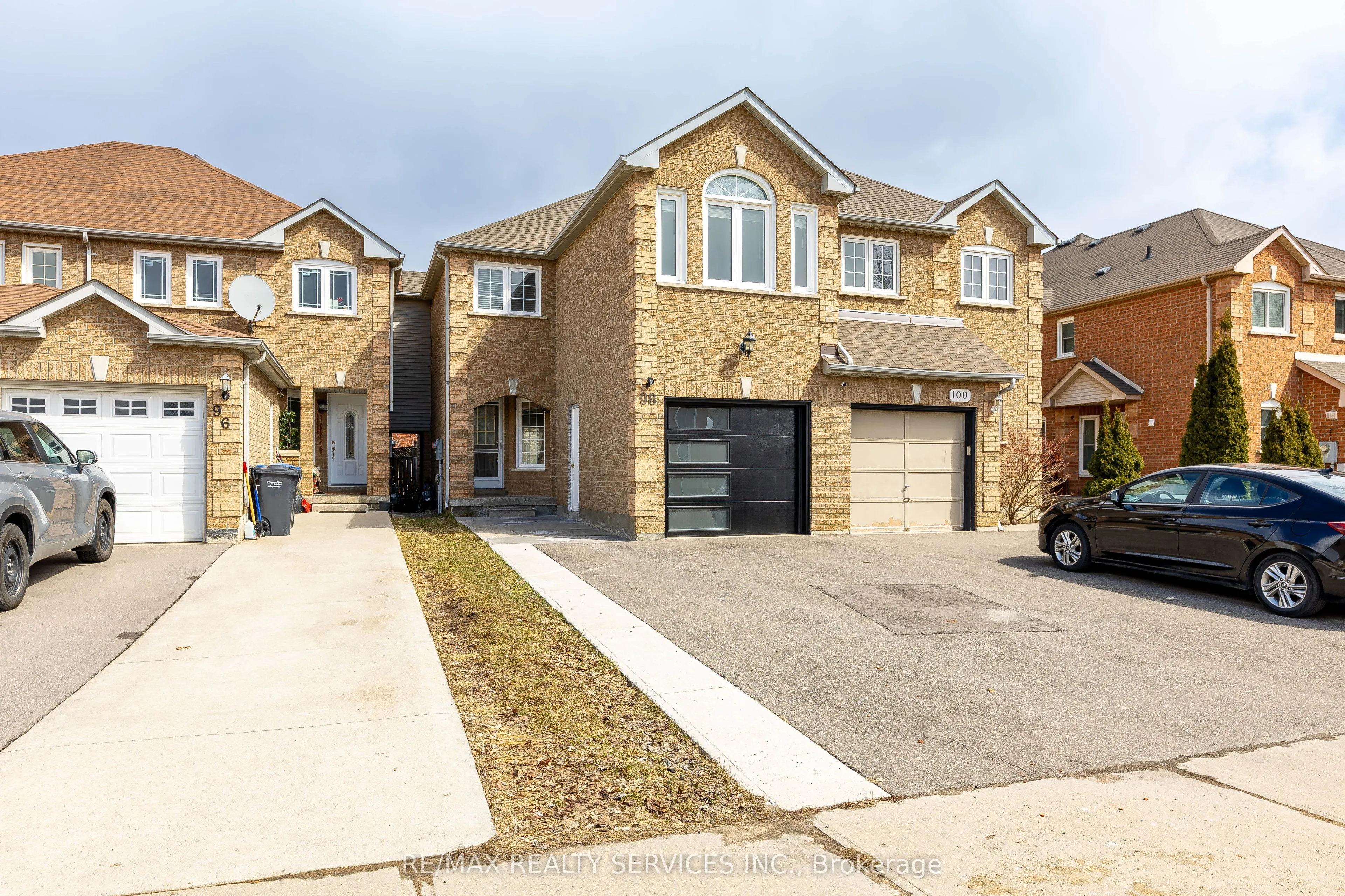 98 Lent Crescent, Brampton, ON L6Y 4X7