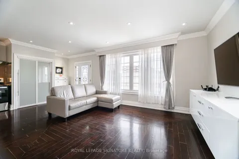 568 South Service Road, Mississauga, ON L5G 2S6