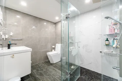 568 South Service Road, Mississauga, ON L5G 2S6