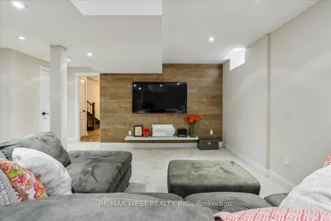 2 Waterbury Street, Caledon, ON L7E 1X2
