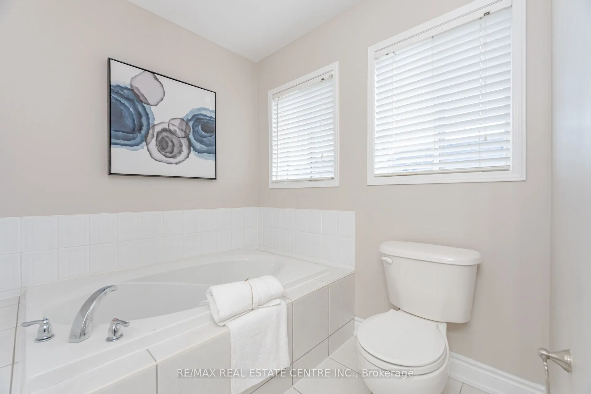 1016 Mccuaig Drive, Milton, ON L9T 6S3