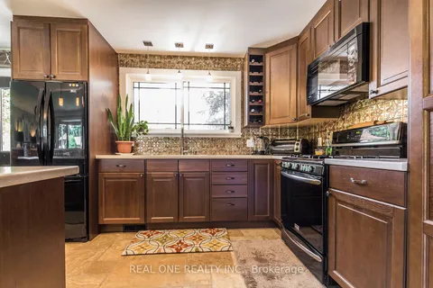 5222 Bromley Road, Burlington, ON L7L 3E9
